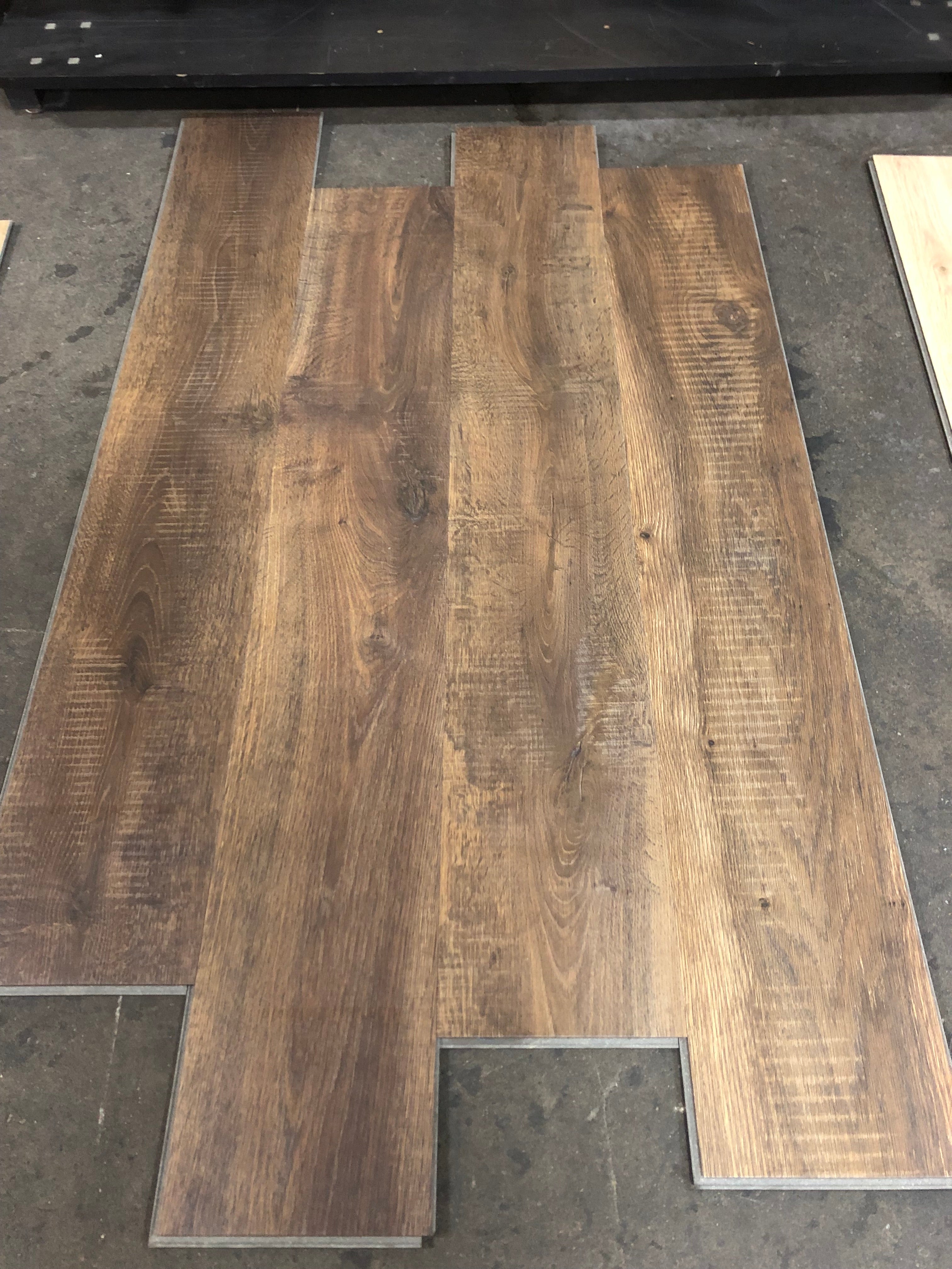 Mohawk - FSD Hazelnut Oak - Click Lock Vinyl Plank – The Floor